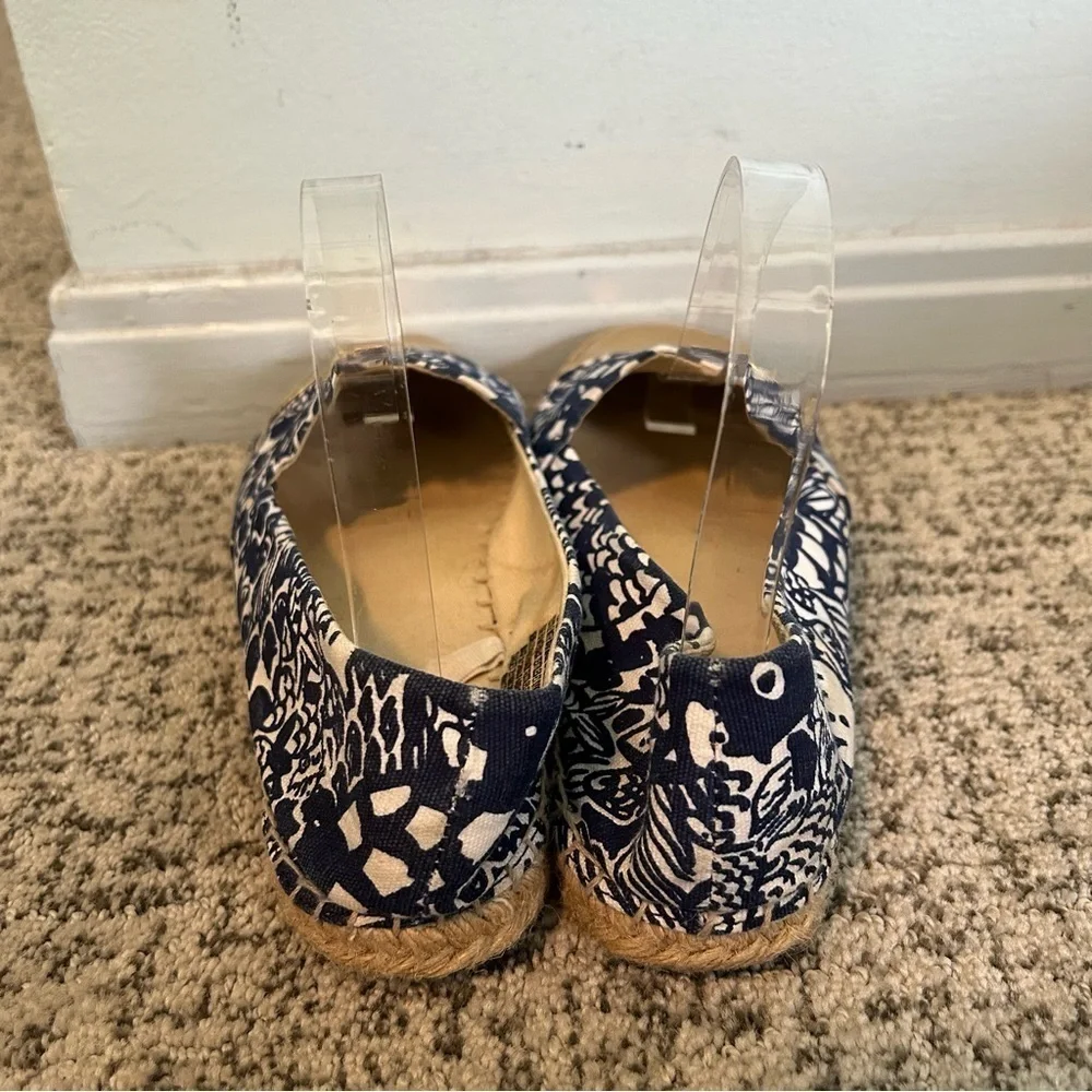 Lilly Pulitzer Blue & White Floral Gold Tip Espadrille Flats Size 9